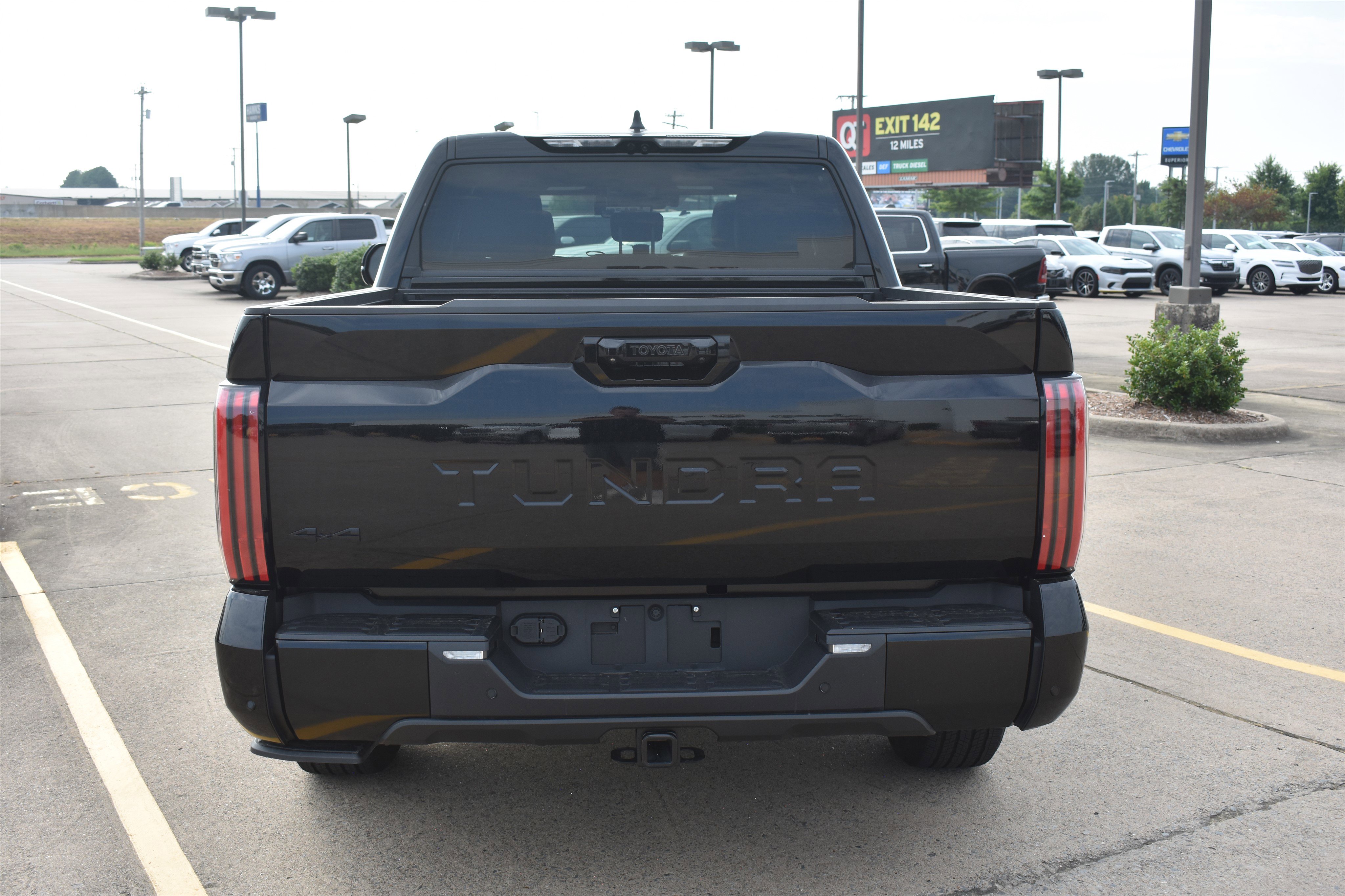 2024 Toyota Tundra Platinum photo 2