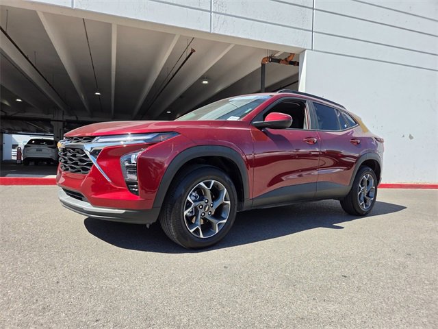 2025 Chevrolet Trax LT photo 2