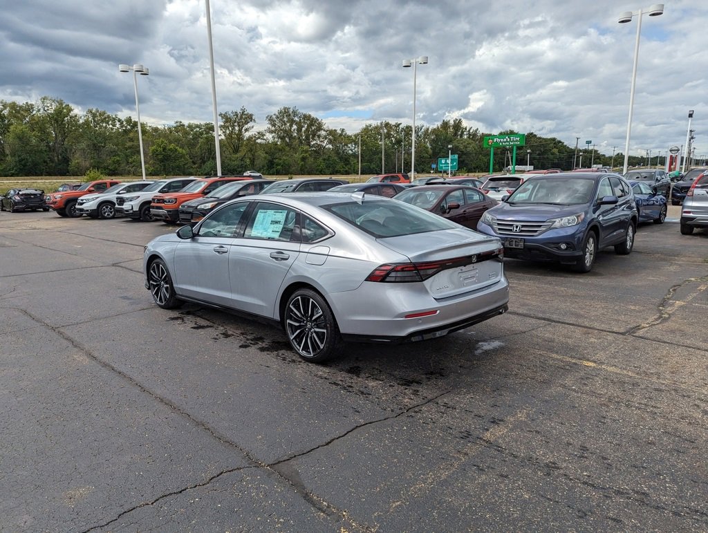 2025 Honda Accord Hybrid Touring photo 2