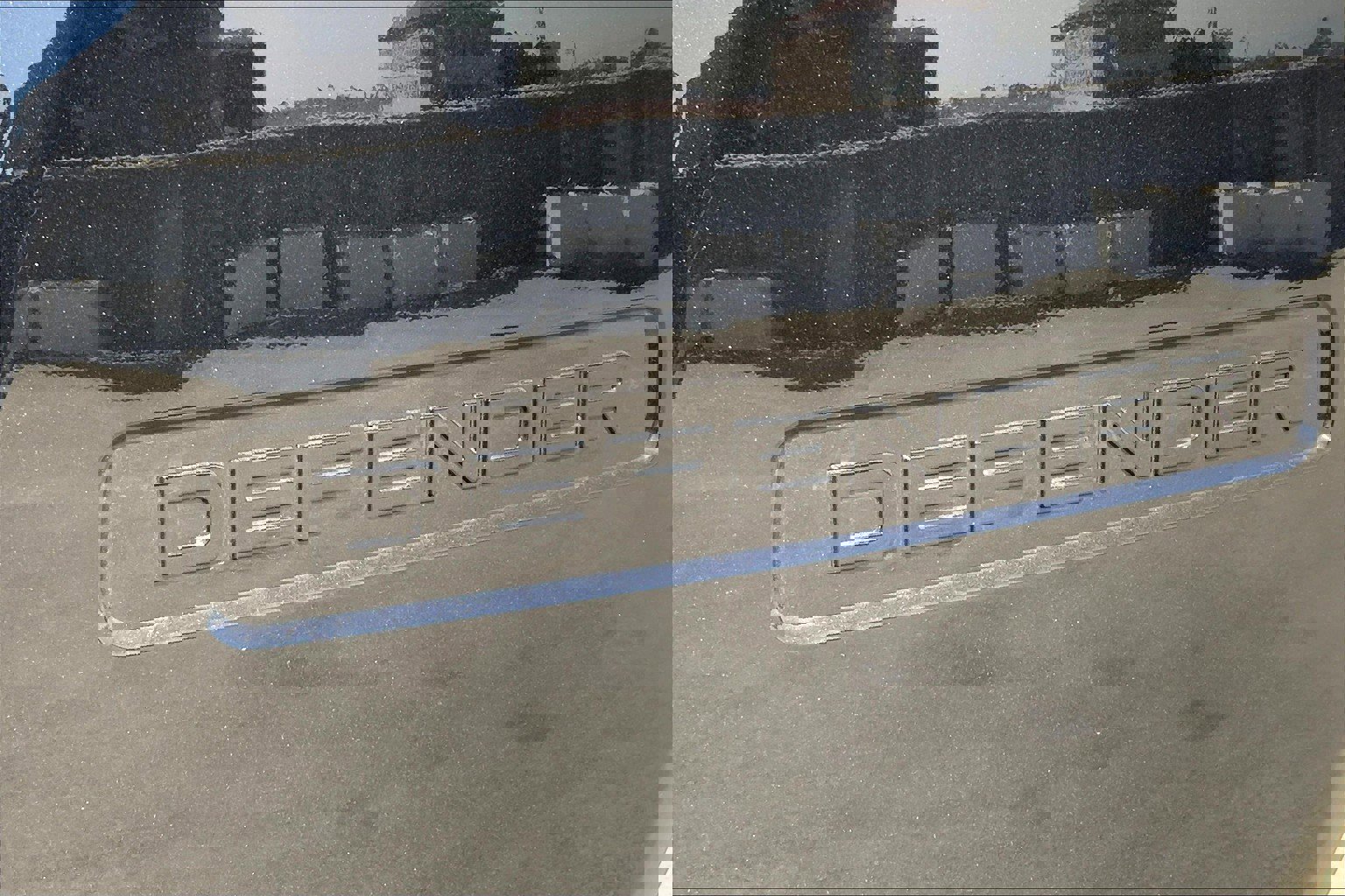 2025 Land Rover Defender 110 V8 photo 4