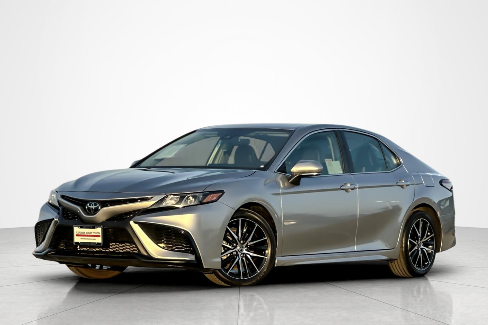 2023 Toyota Camry SE's photo