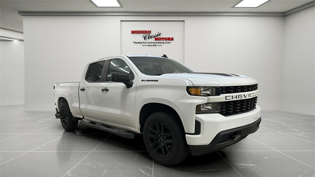Used 2022 White Chevrolet Custom image 1