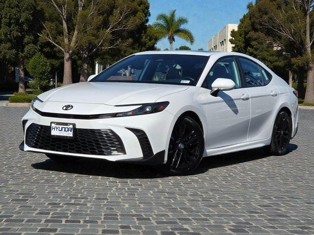 2025 Toyota Camry SE photo 2