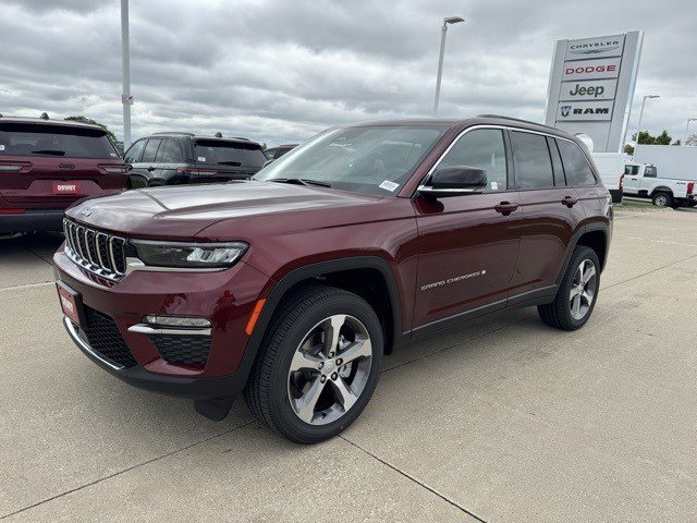 2025 Jeep Grand Cherokee Limited photo 2