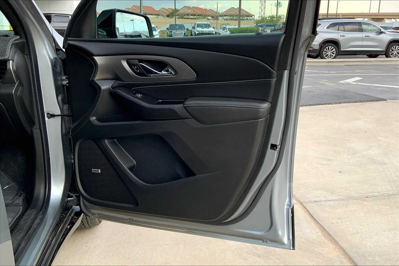 2023 Chevrolet Traverse Premier photo 21
