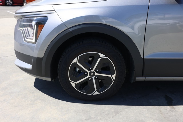 2023 Kia Niro LX photo 9