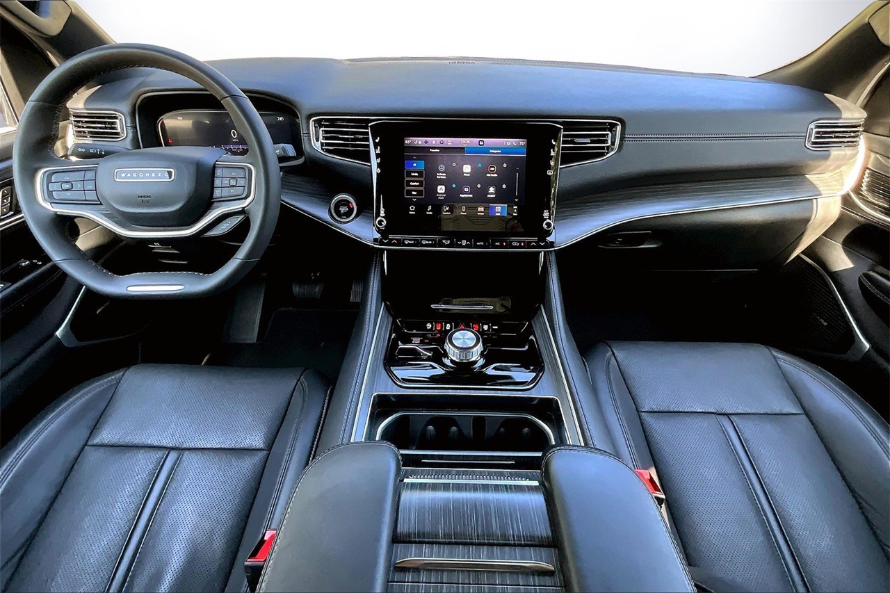 2024 Jeep Wagoneer L Series II photo 13