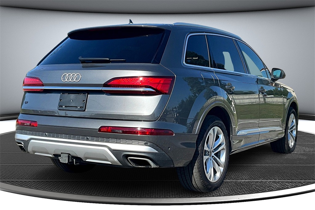 2025 Audi Q7 55 Premium Plus photo 3