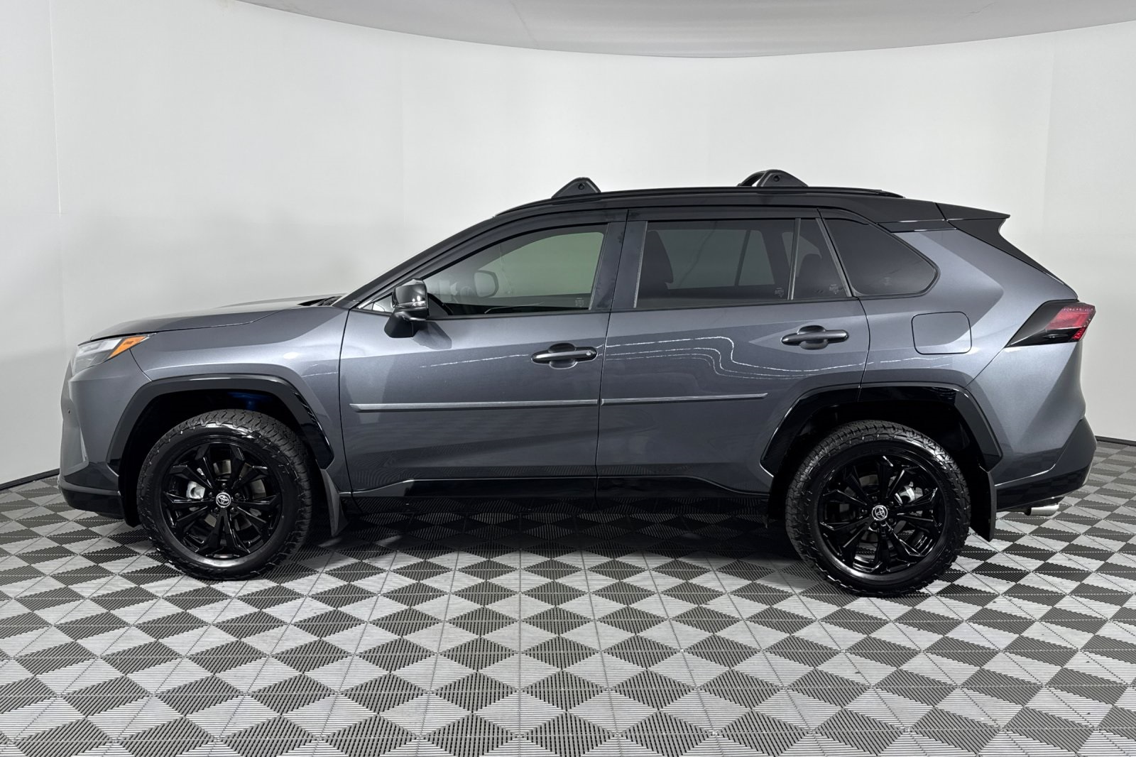 2024 Toyota RAV4 Hybrid XSE photo 7