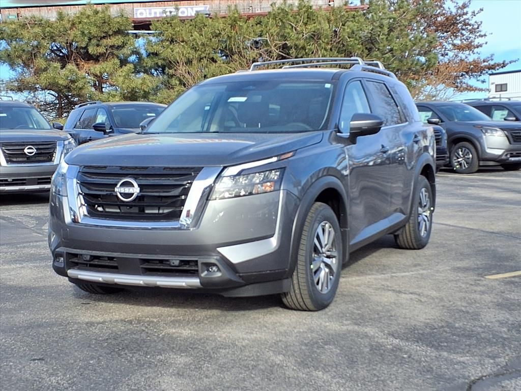 2025 Nissan Pathfinder SL's photo