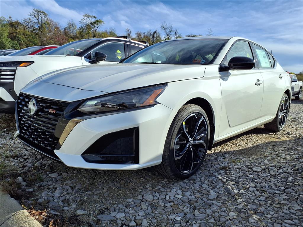 2025 Nissan Altima 2.5 SR photo 3