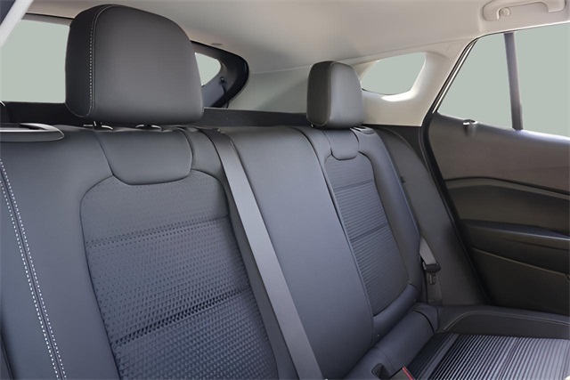 2024 Chevrolet Trax LT photo 2