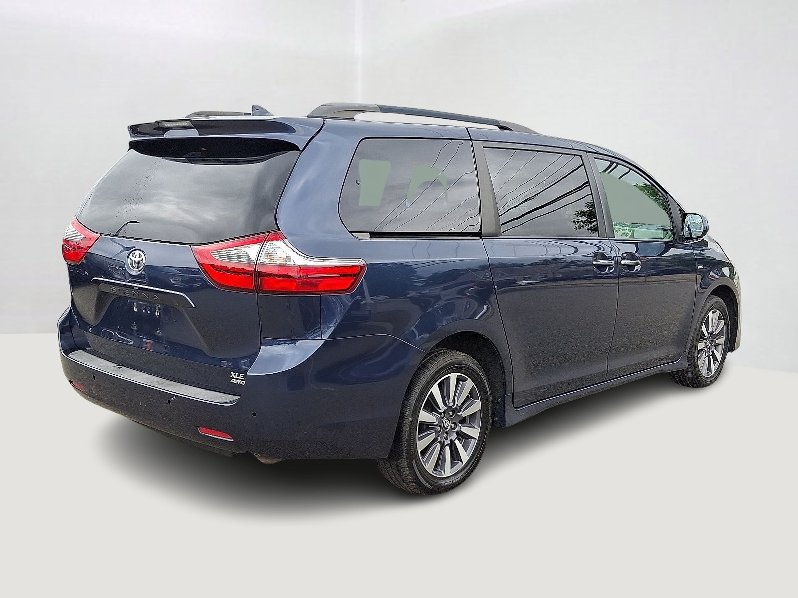 2020 Toyota Sienna XLE photo 4