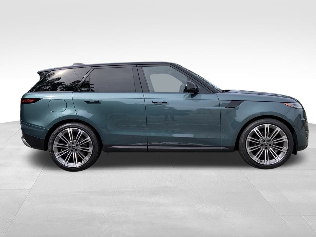 2025 Land Rover Range Rover Sport SE photo 4