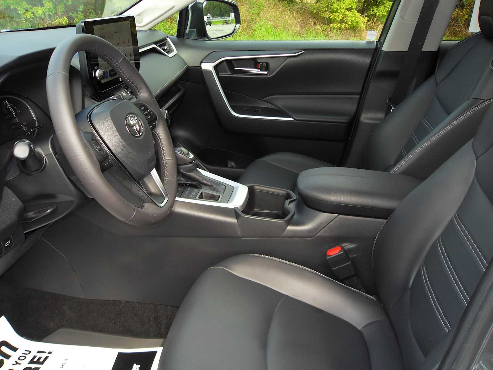 2024 Toyota RAV4 XLE Premium photo 26