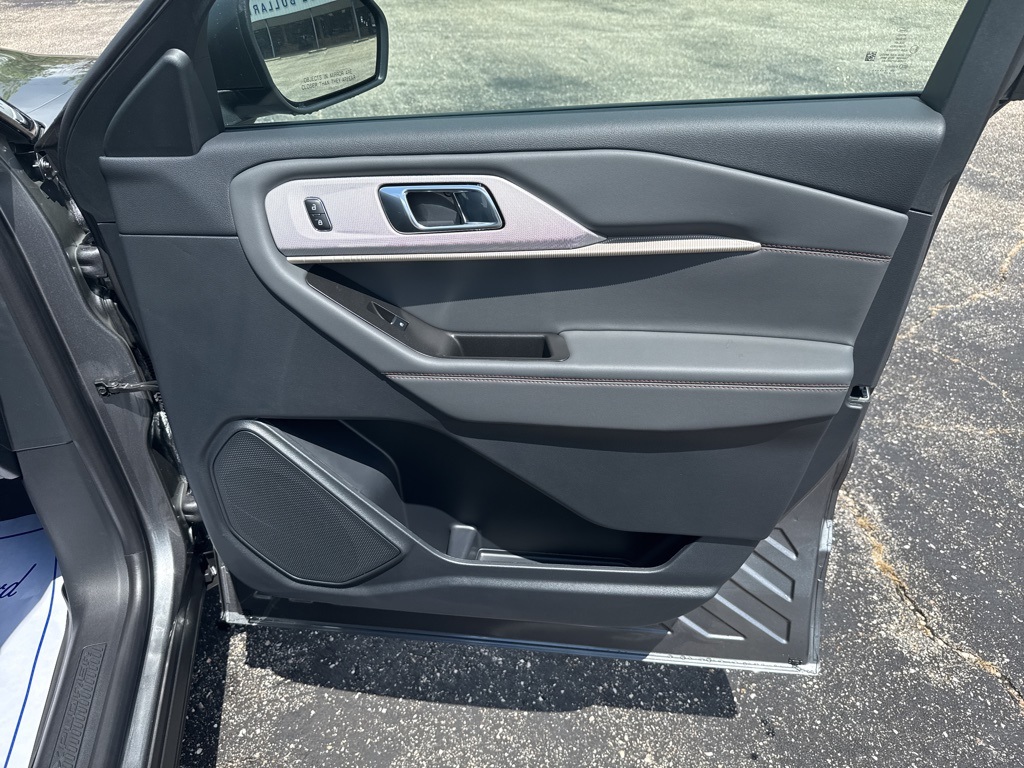 2025 Ford Explorer photo 20