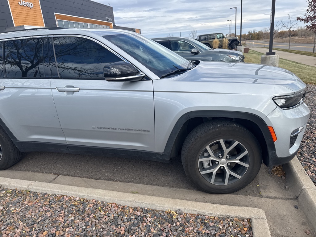 2023 Jeep Grand Cherokee Limited photo 3