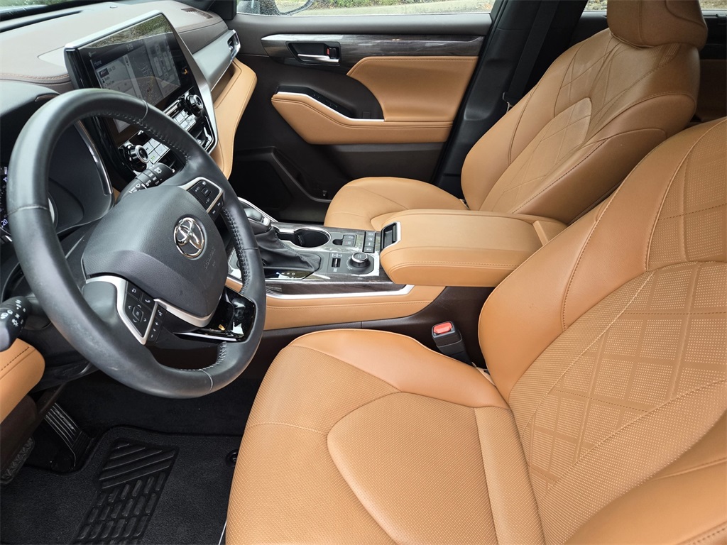 2022 Toyota Highlander Platinum photo 19