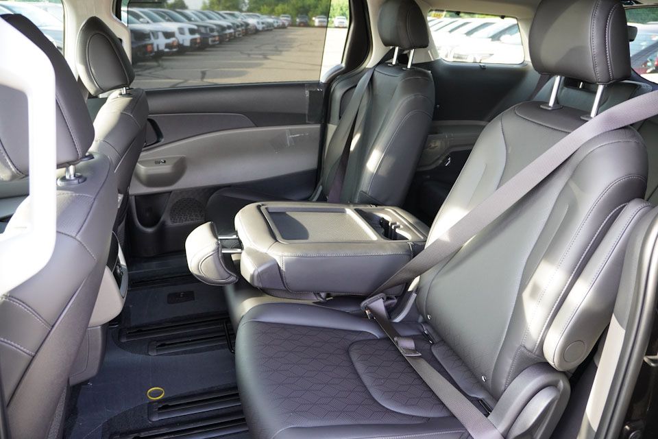 2026 Kia Carnival EX photo 11