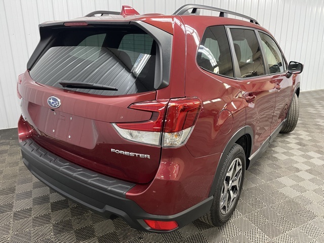2022 Subaru Forester Premium photo 4