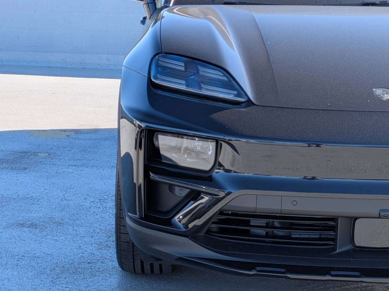 2025 Porsche Macan Electric Turbo photo 12