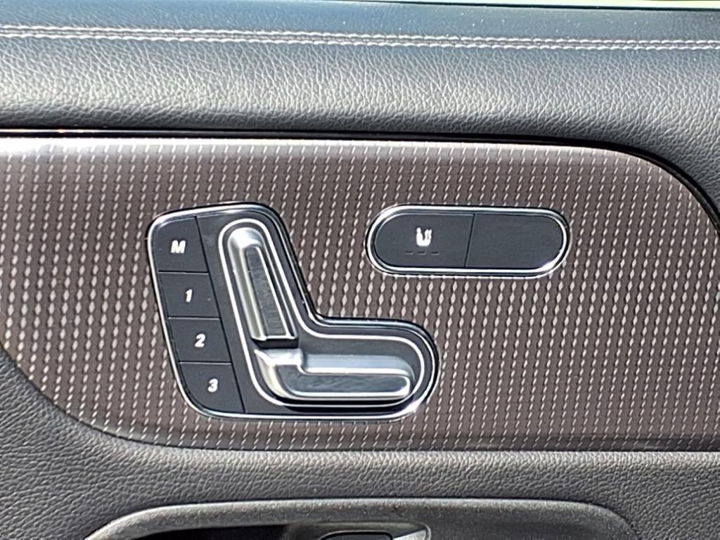 2023 Mercedes Benz GLB 250 4MATIC photo 5