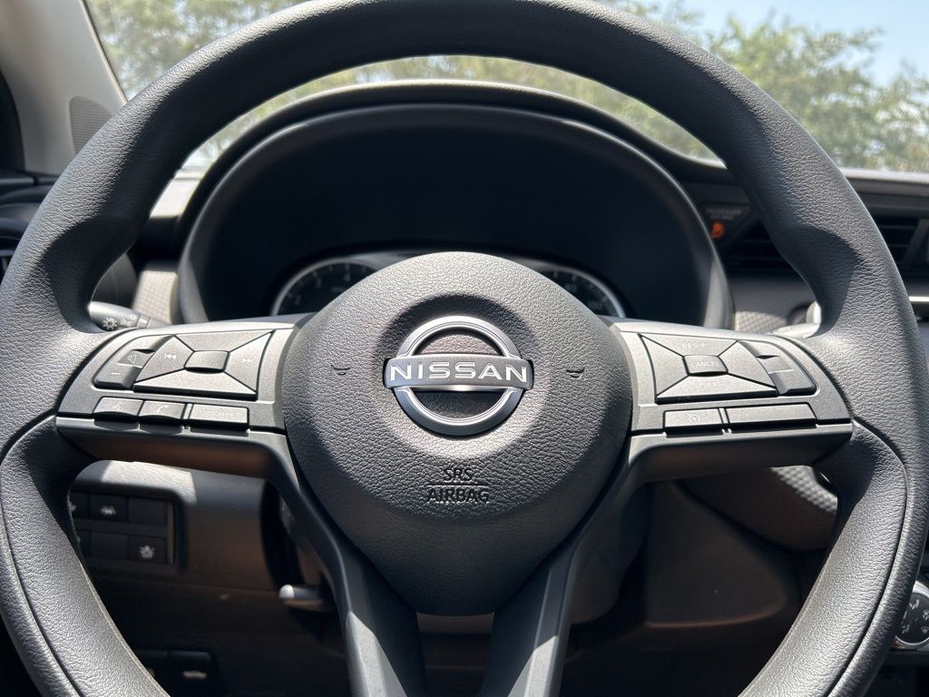 2025 Nissan Kicks Play S photo 15