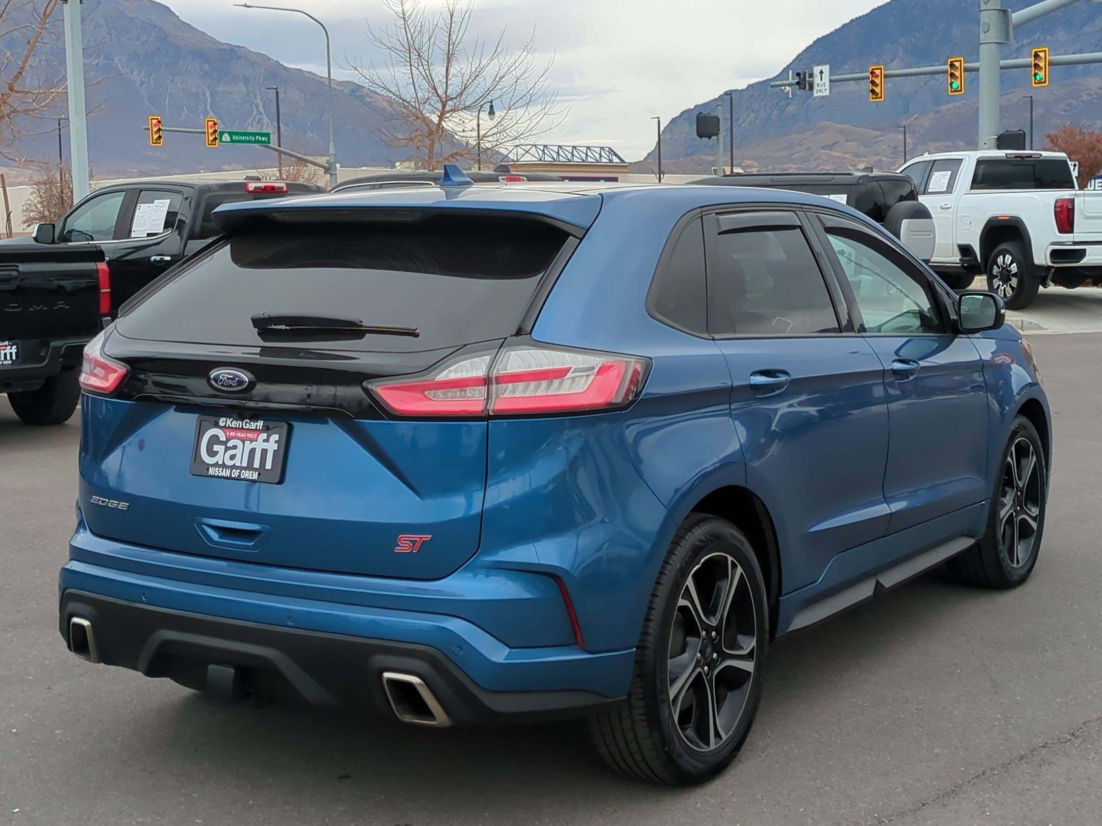 2019 Ford Edge ST photo 3