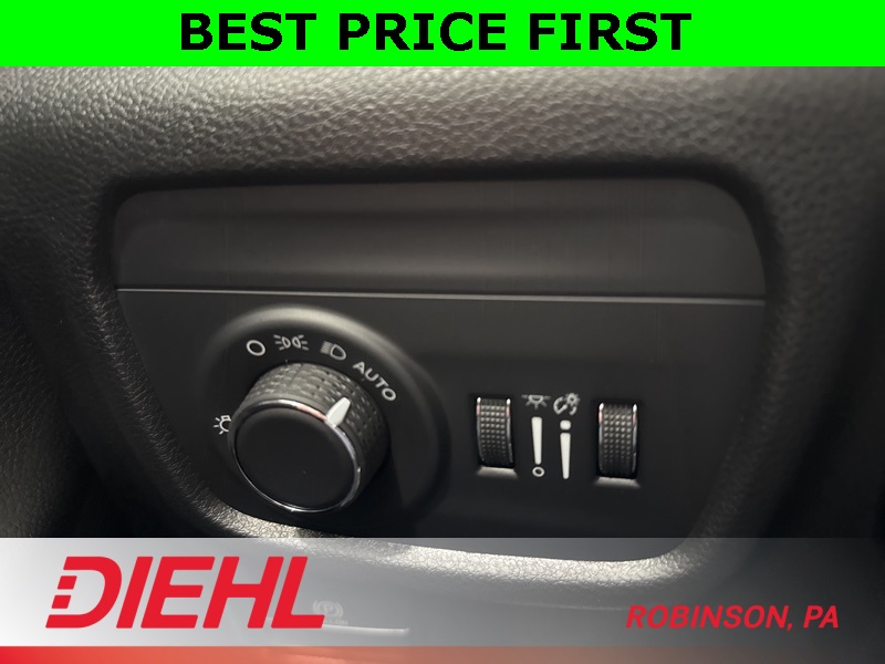 2025 Jeep Grand Cherokee Altitude photo 9