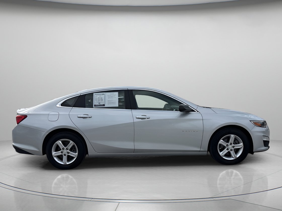 2020 Chevrolet Malibu LS photo 2