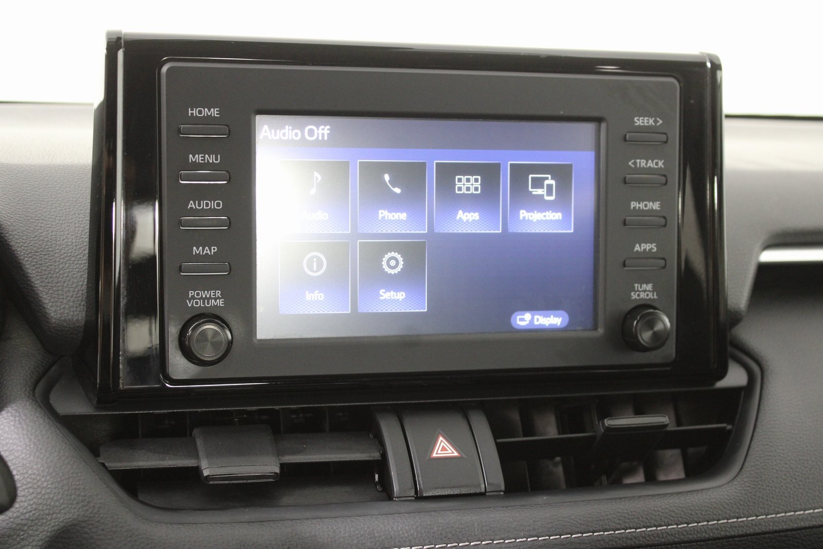 2019 Toyota RAV4 LE photo 4