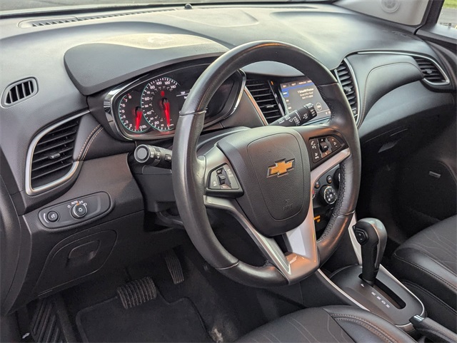 2020 Chevrolet Trax LT photo 2