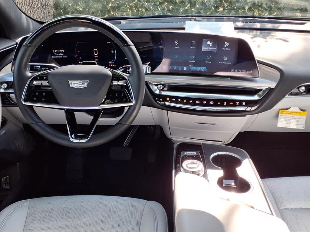 2024 Cadillac Lyriq Luxury photo 24
