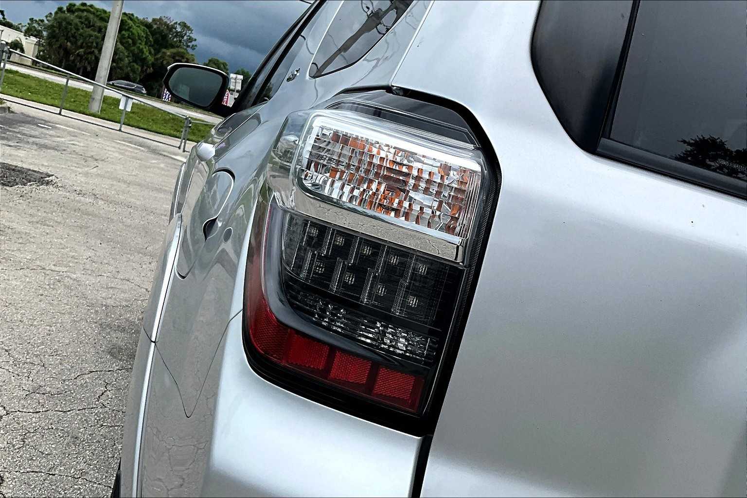 2014 Toyota 4Runner SR5 photo 26