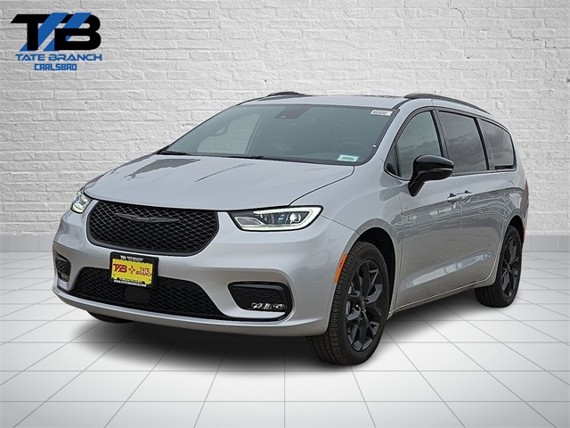 2026 Chrysler Pacifica Select's photo