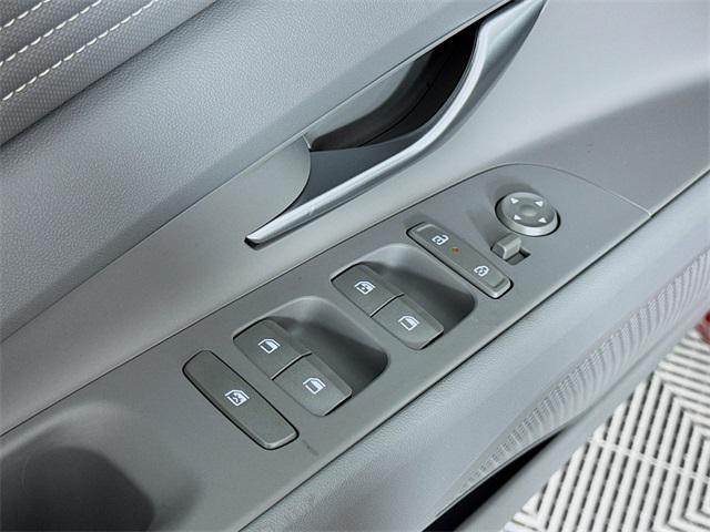 2025 Hyundai Elantra SEL Sport photo 22