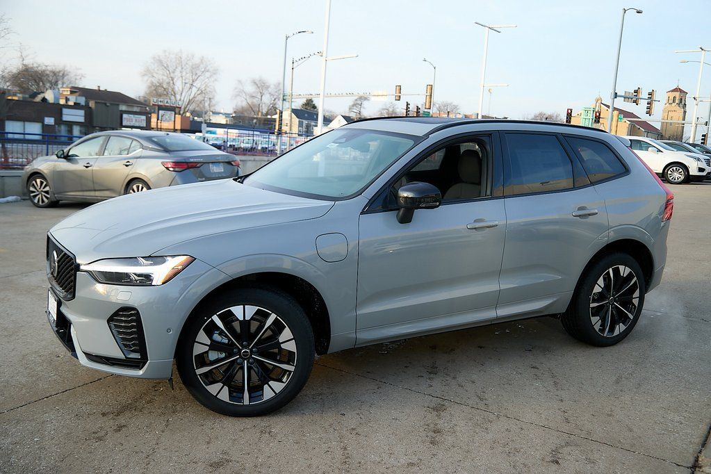 2026 VOLVO XC60 - Image 2