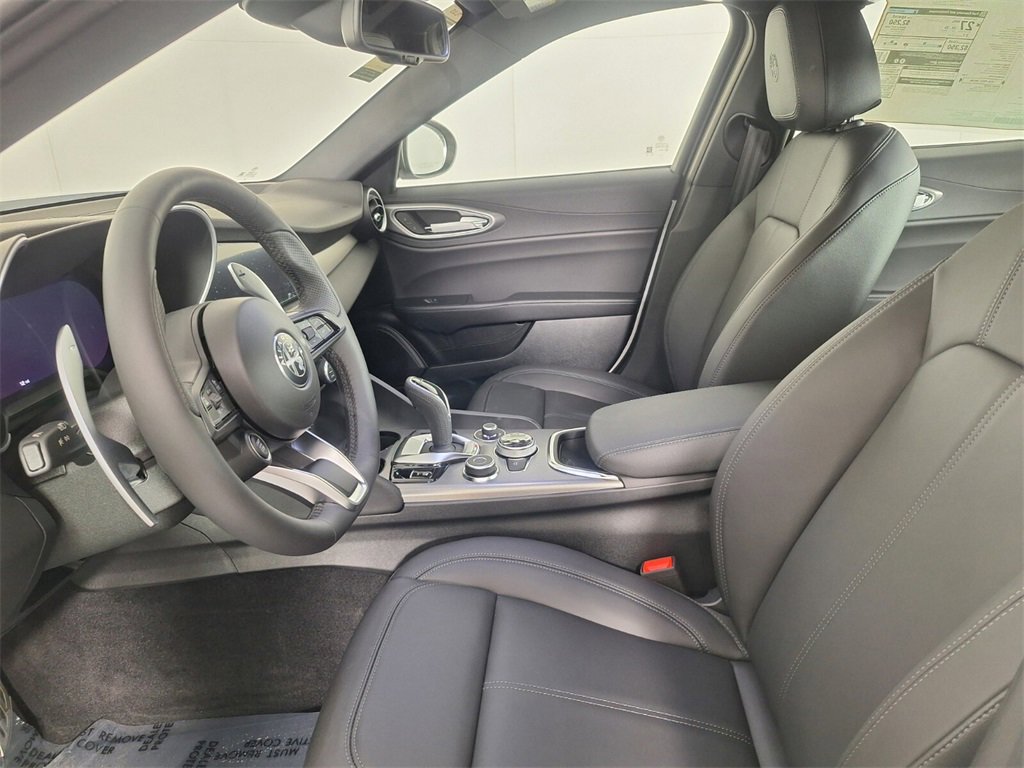 2025 Alfa Romeo Giulia Base photo 19