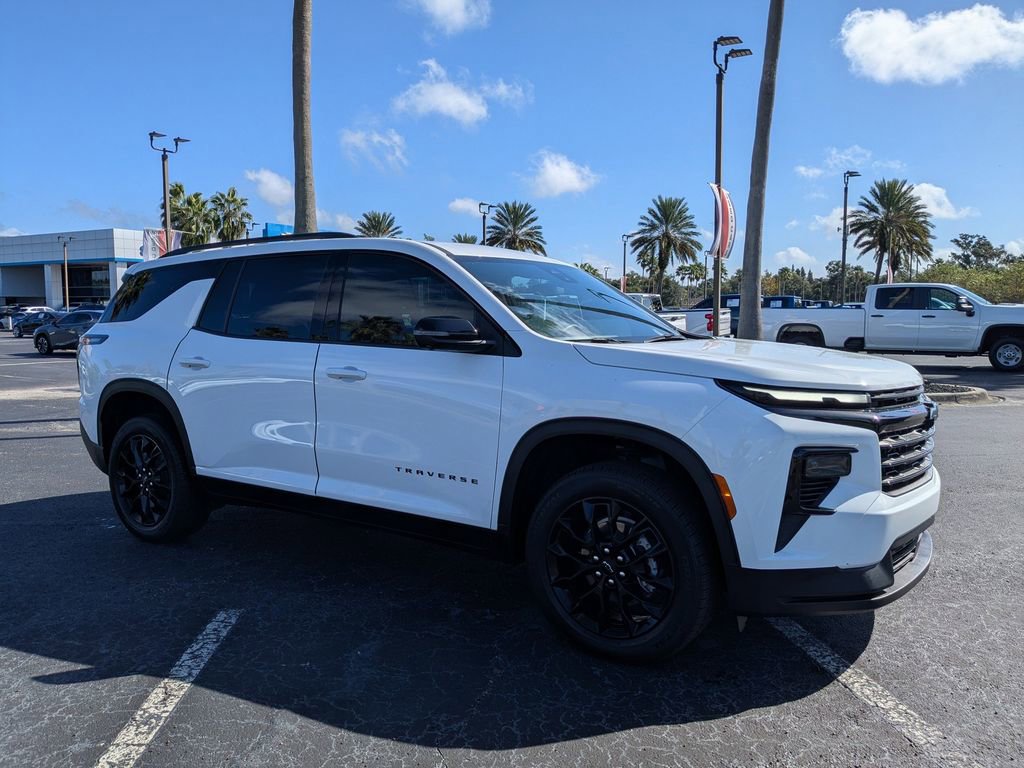 2024 Chevrolet Traverse photo 2