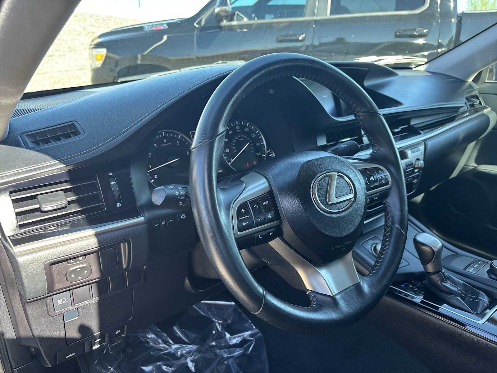 2017 Lexus ES 350 photo 2
