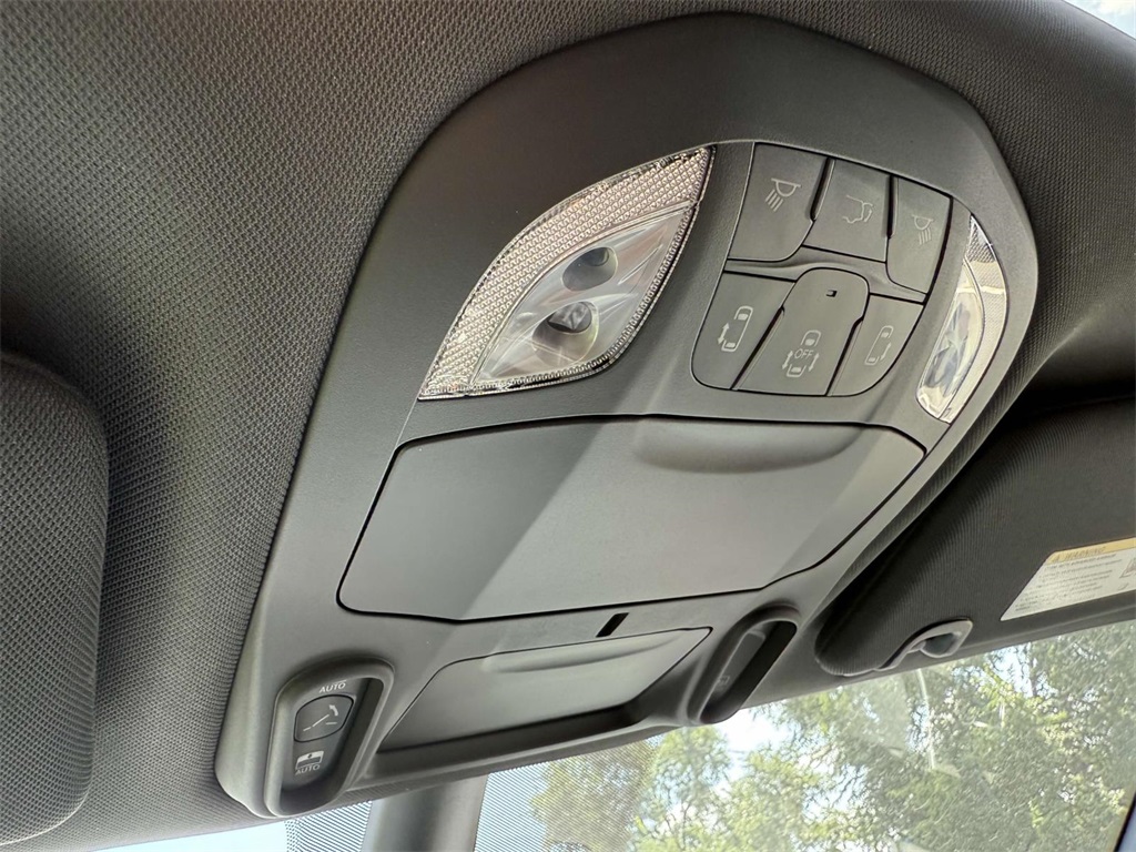 2025 Chrysler Pacifica photo 31
