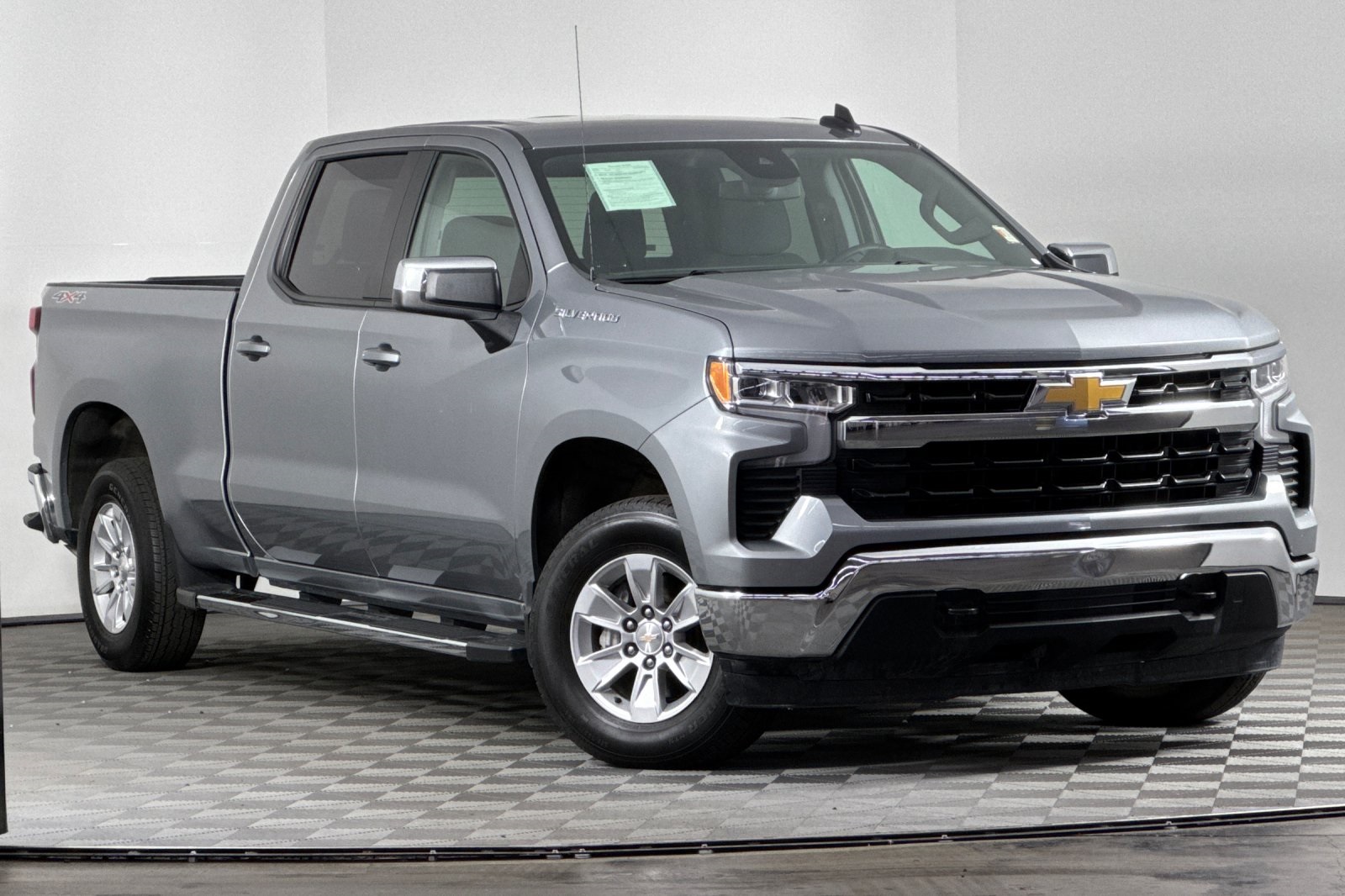 2024 Chevrolet Silverado 1500 LT photo 2