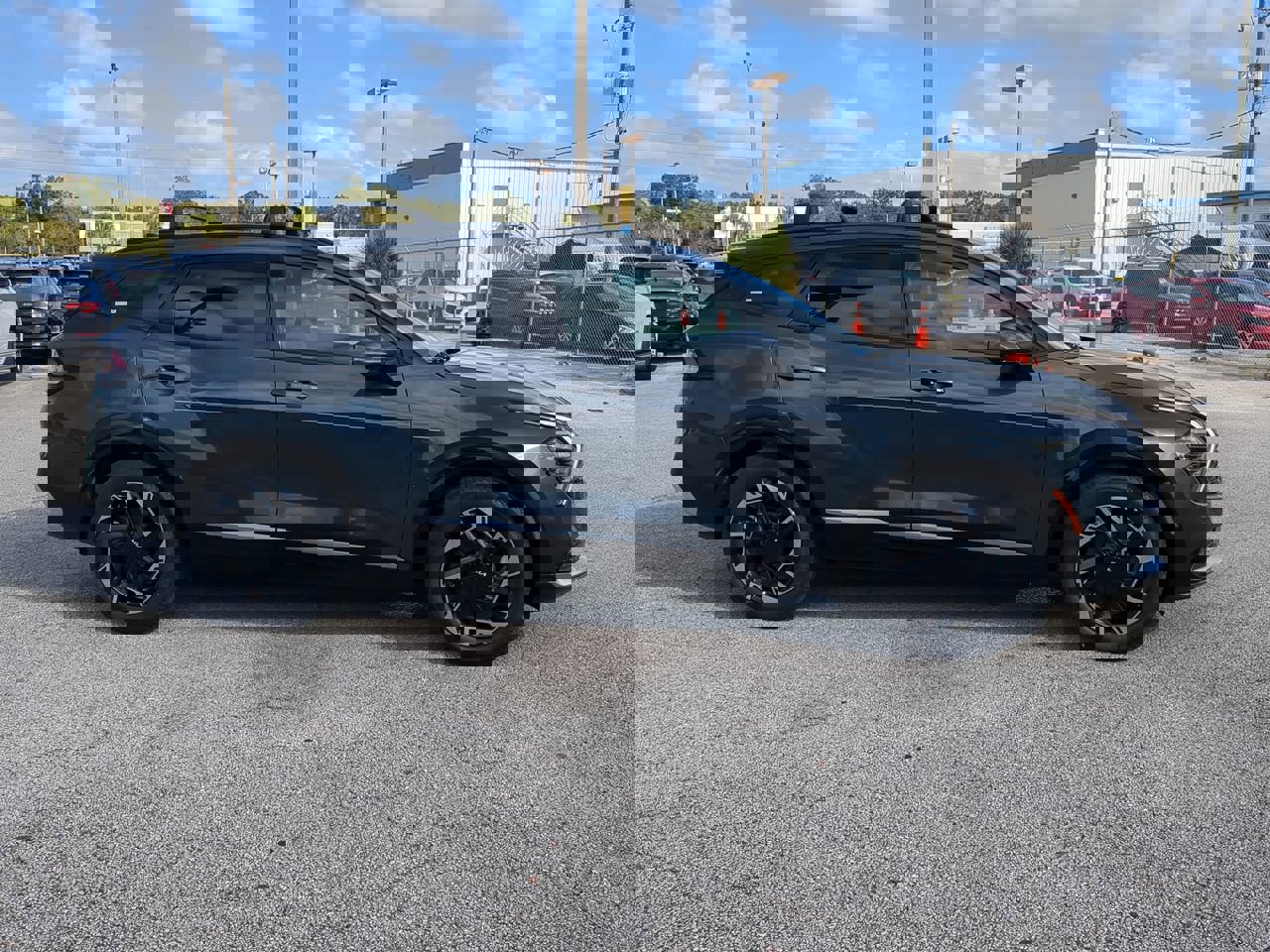 2025 Kia Sportage photo 2