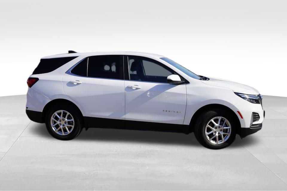2022 Chevrolet Equinox LT photo 3