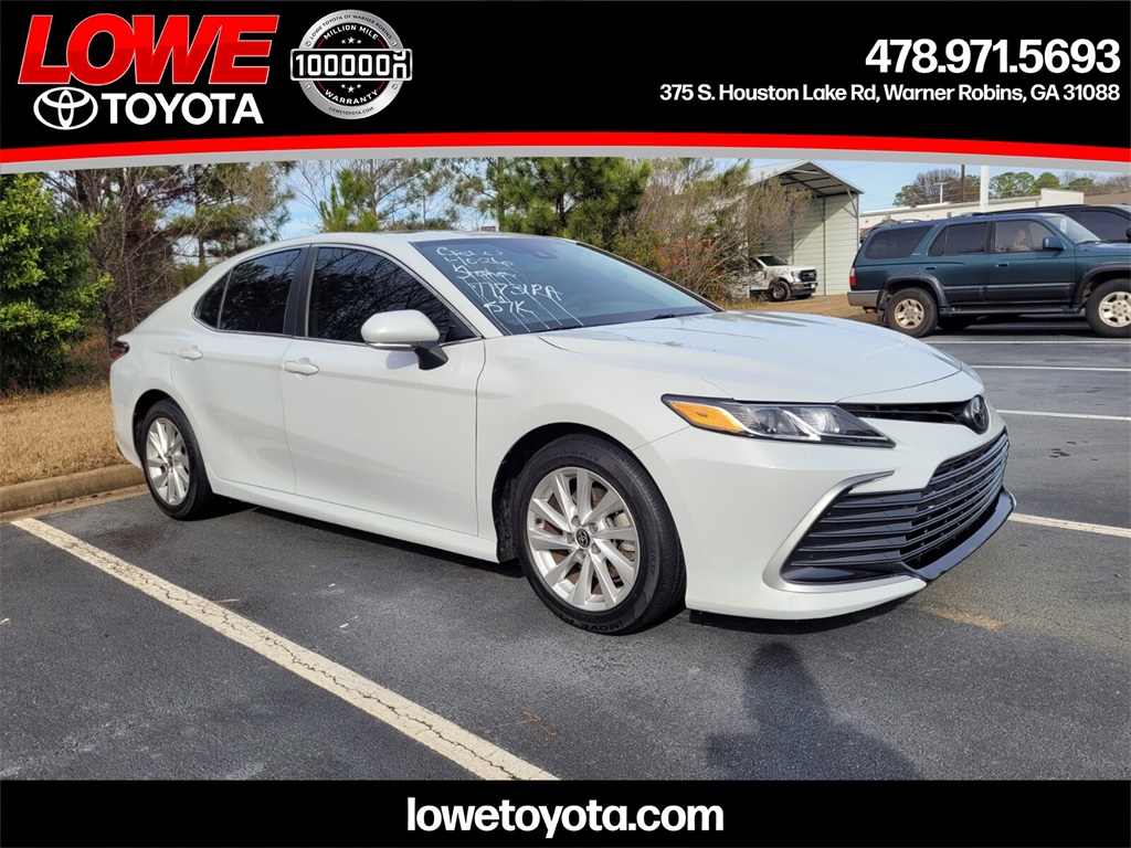 2023 Toyota Camry LE's photo