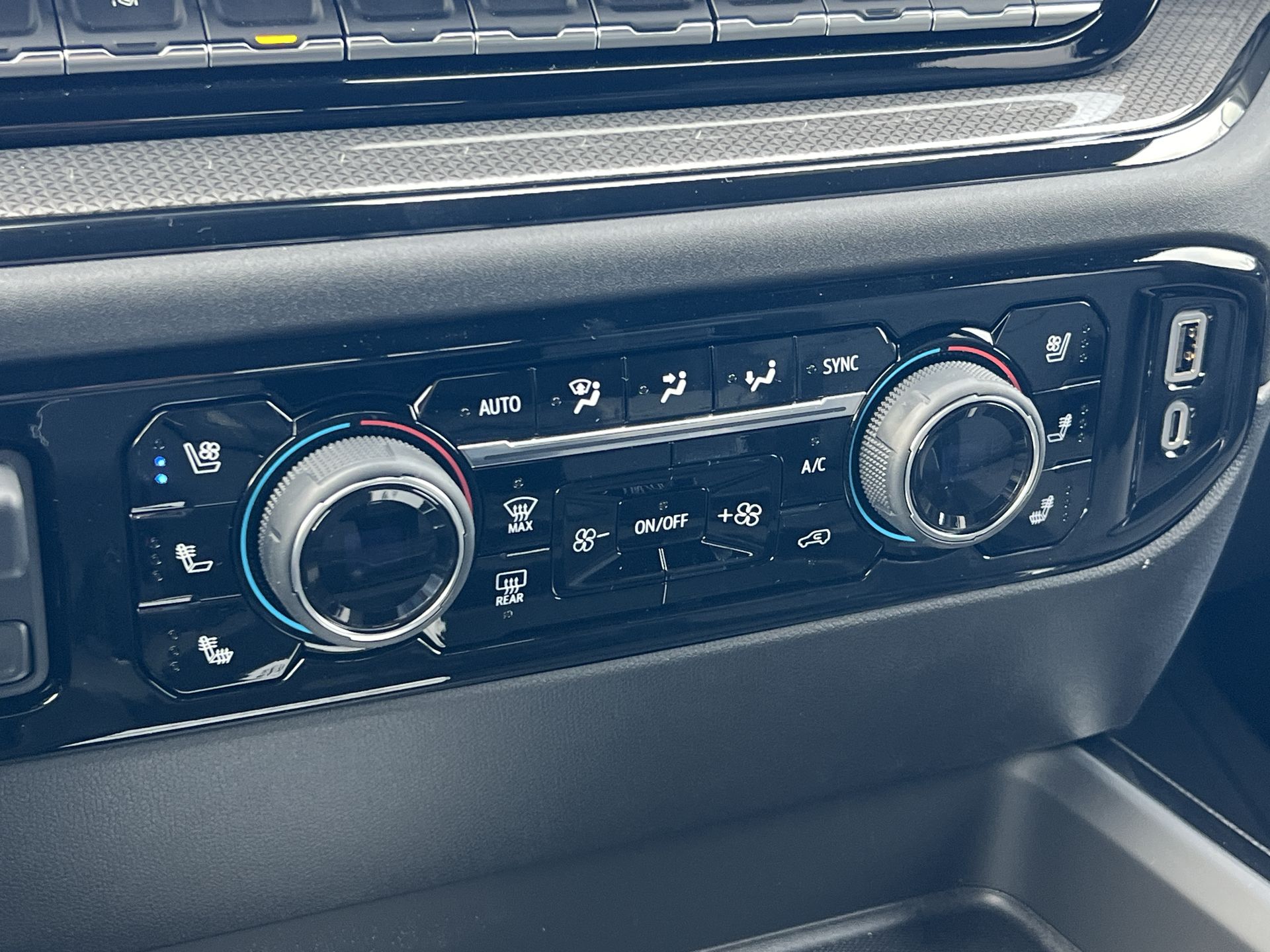 2025 Chevrolet Silverado 2500HD photo 15