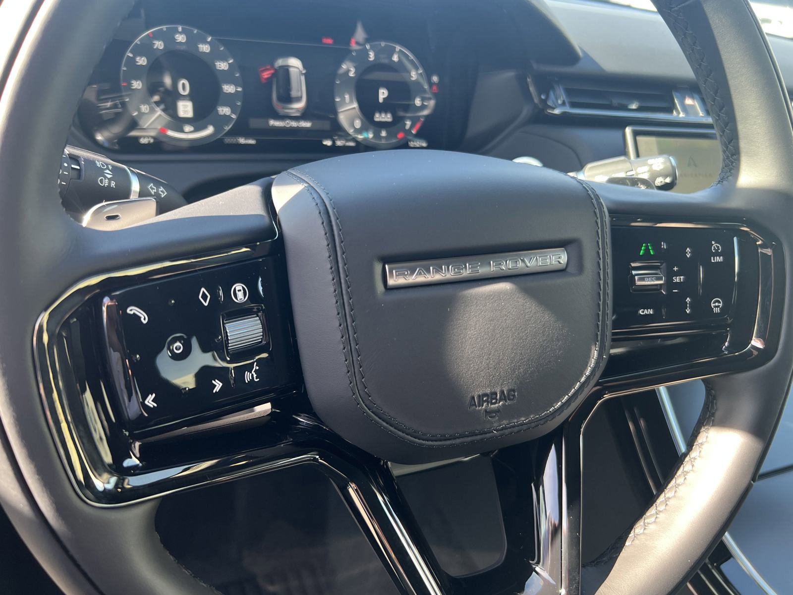 2025 Land Rover Range Rover Velar SE photo 11