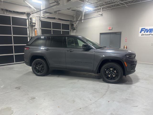 2025 Jeep Grand Cherokee Altitude's photo