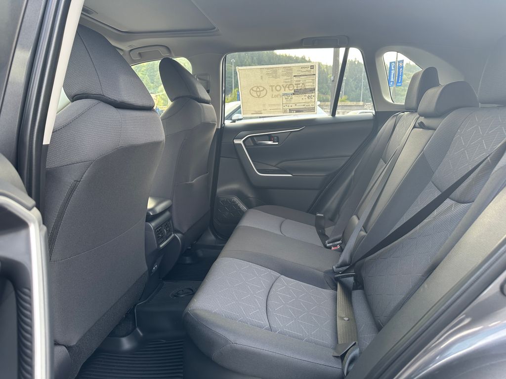 2025 Toyota RAV4 Hybrid XLE photo 13