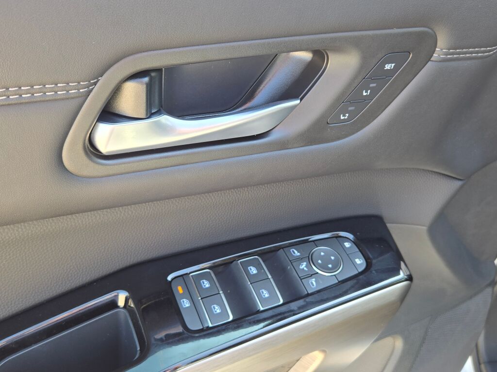 2025 Nissan Pathfinder Platinum photo 19